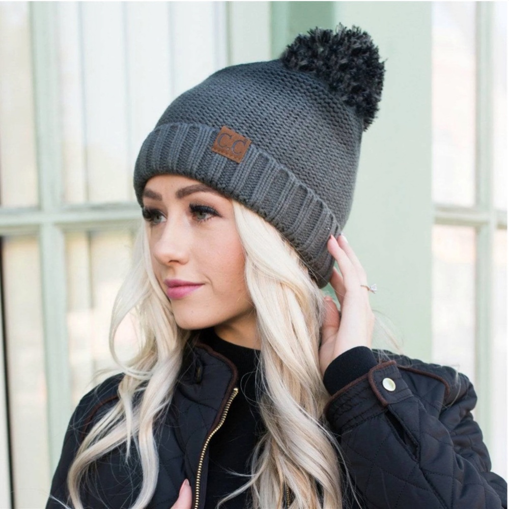 CC Exclusive Knit Ombre Fuzzy Lining Pom Pom Beanie‎ Hat Black Gray Outdoor